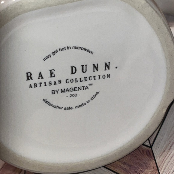 QUEEN MOM mug from RAE DUNN magenta collection - Picture 4 of 4